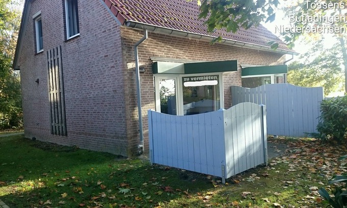 Tossens House | Modern semi-detached house on the North Sea for up to 4 people