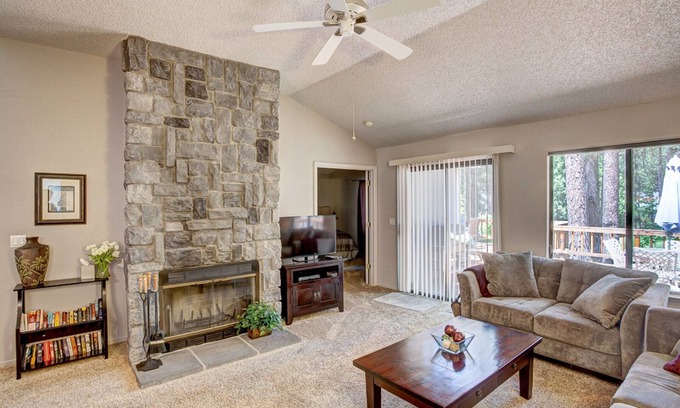 Plumas Eureka Estates House | Modern, Serene and Beautiful 2 bedroom home, with amazing deck. - 271 Tamarack