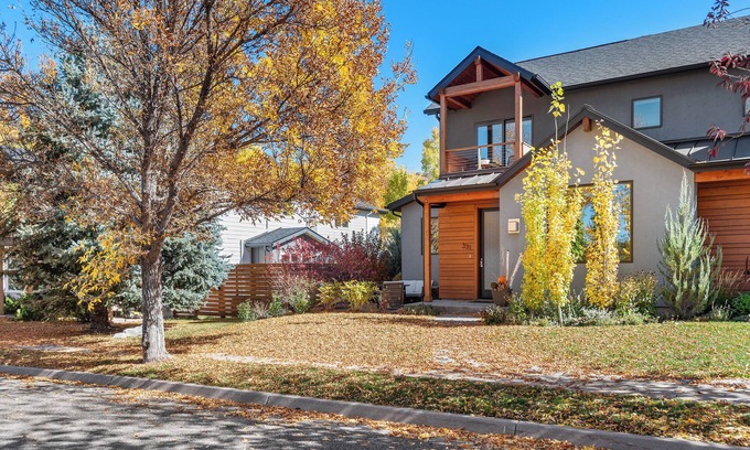 Basalt Apartment | Modern Southside Duplex