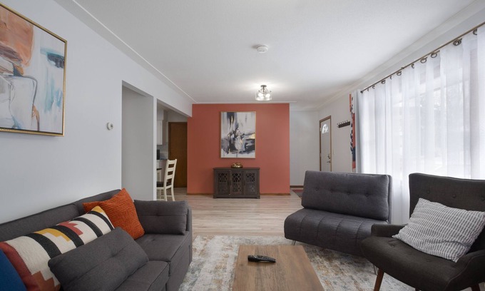 Columbia Heights House | Modern, spacious 3BDR house 15 min to Downtown Minneapolis