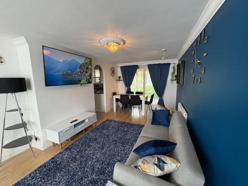 Bracknell Apartment | Modern & Spacious 3BR House Bracknell - Berkshire