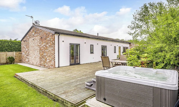 Congleton Apartment | Modern spacious barn conversion with stylish finish.