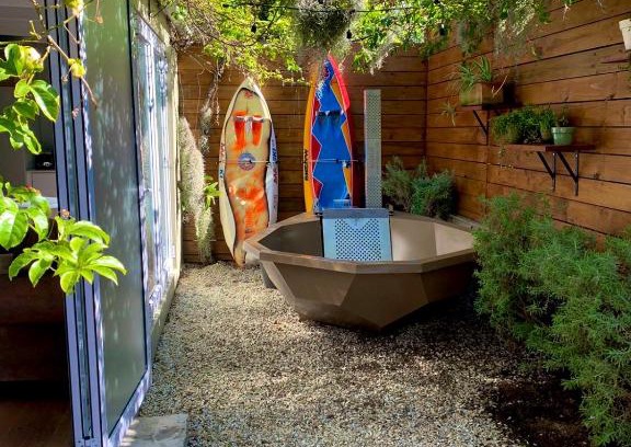 Hermanus Apartment | Modern Spacious Cottage with Hot Tub, Flora Studio