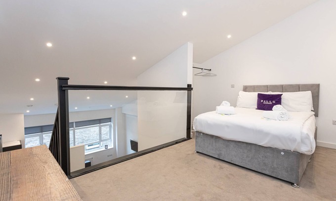 Cheetham Hill Apartment | Modern Spacious Duplex in the Heart of Manchester