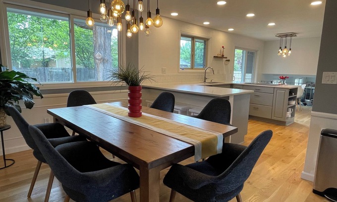 Arapahoe Ridge House | Modern, spacious home in idyllic neighborhood. Perfect for families.