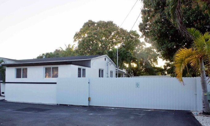 Hialeah House | Modern Spacious House - 5 min from MIA Airport