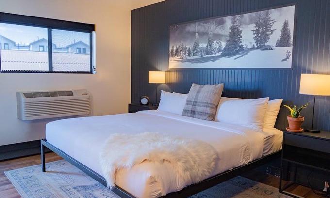 Winter Park Hotel | Modern Stay Near Downtown Winter Park with Hot Tubs & Gym Access