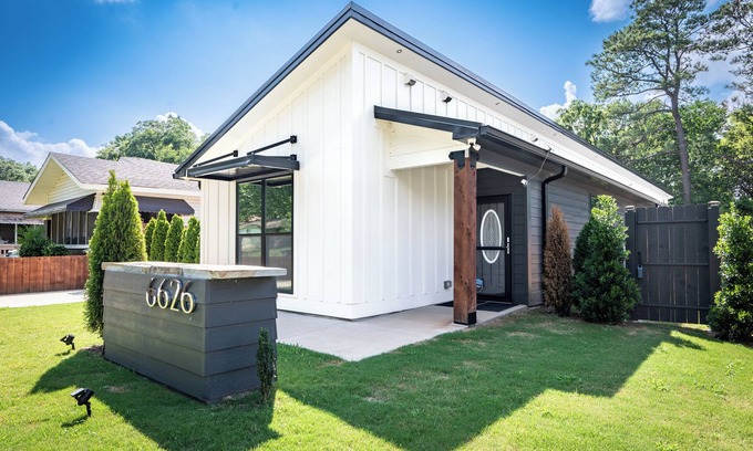 Crestline Heights House | Modern Stretch Home - 3BR/Bathtub/New Build/Grill