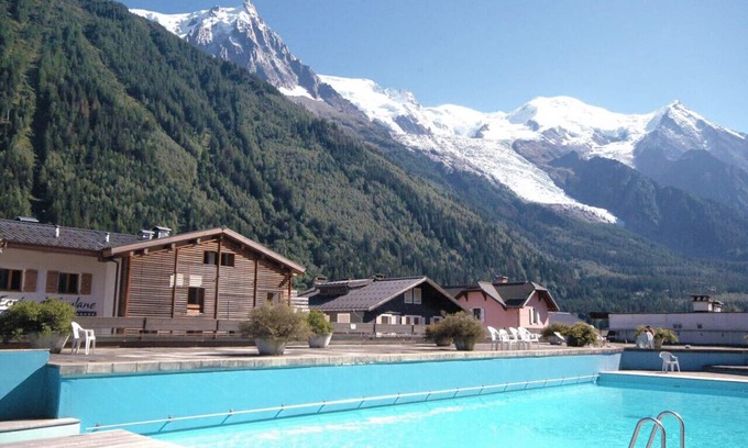 Chamonix City Centre Apartment | Modern Studio With Mont Blanc View And Pool