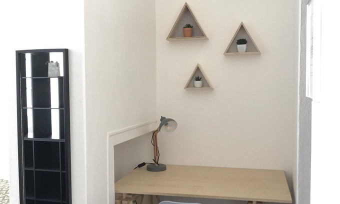 Auxerre Apartment | Modern studio, hyper city center