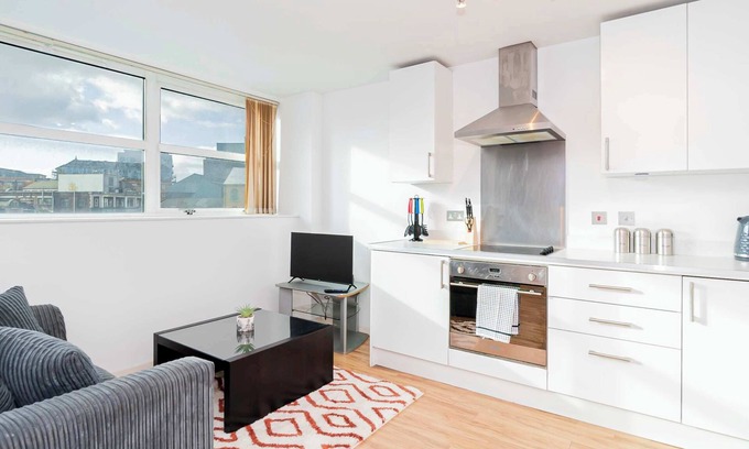 Old Trafford Apartment | Modern Studio in Central Nottingham
