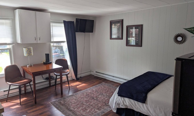 Oswego Apartment | Modern Studio in Oswego - Walk to Lake & Shops