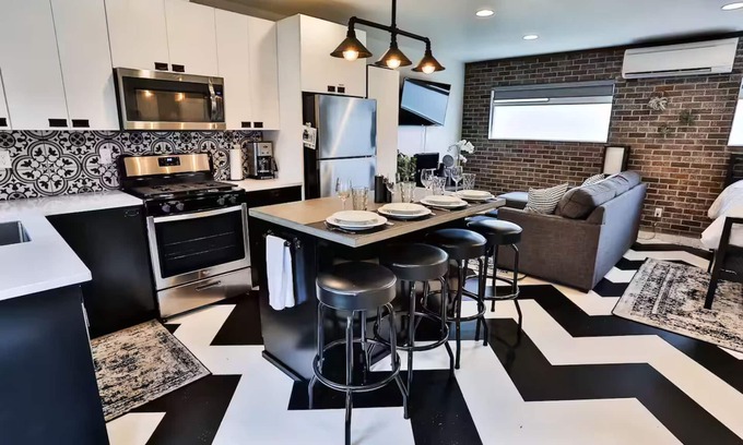 Kenton Apartment | Modern Studio in Terrific Portland with AC, WiFi