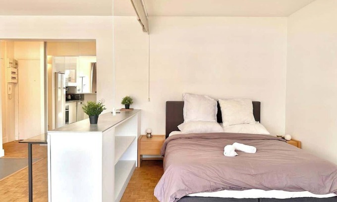 Val-de-Grace Apartment | Modern studio Jardin du Luxembourg Henri Barbusse