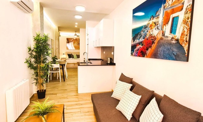 Almenara Apartment | Modern Studio Plaza Castilla