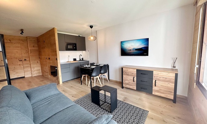 Samoens Apartment | Modern studio with private parking near the center