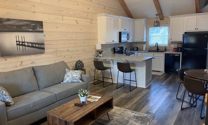 Mid America Cabin | Modern Style Cabin by the Lake