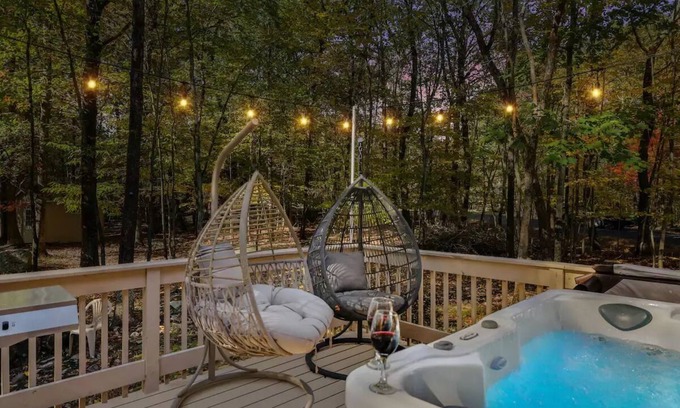 East Stroudsburg House | Modern Stylish Family Getaway w/Hot Tub