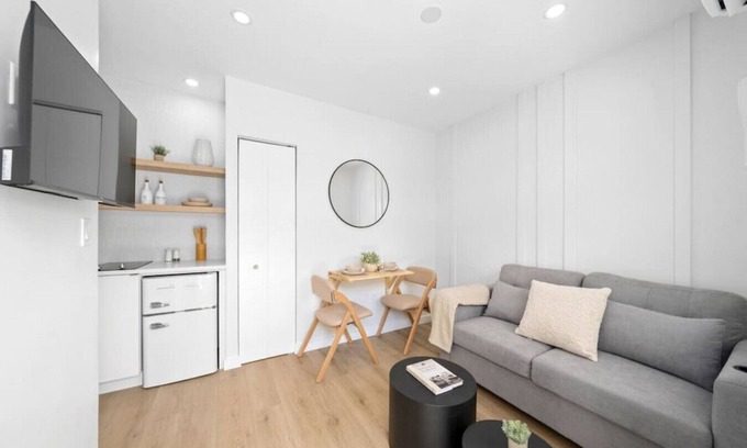 Parrot Cove Apartment | Modern Suite-Sofa Bed-Near beach - Suite 6