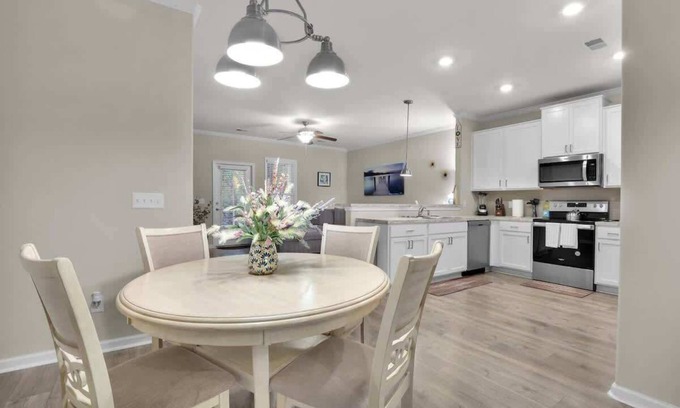 Pooler Condo | Modern Townhome in Pooler | Pool & Trails