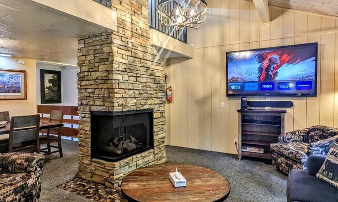 Big Bear Lake Condo | Modern Townhouse Featuring Spa at Snow Summit Base
