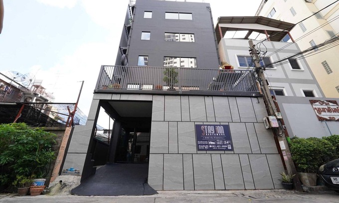 Samsen Nok House | Modern Twin Haven | Heart of Huaikwang Convenience
