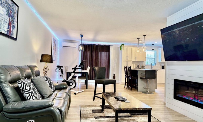 Dieppe House | Modern Vac Home, Private Hot Tub, Close to Airport