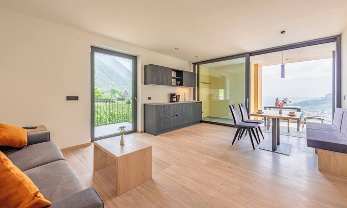 Lagundo Apartment | Modern vacation apartment with saltwater pool, hot whirlpool, panorama on the Algunder Waalweg