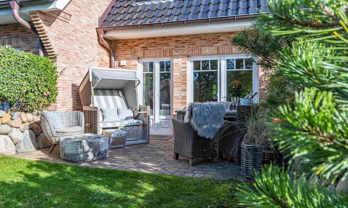 Westerland Apartment | Modern vacation apartment for up to 4 people with terrace.