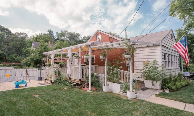 Roslyn House | Modern vibe w/historic Roslyn home on Long Island