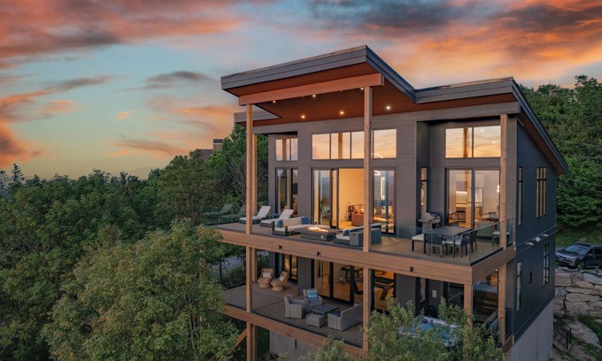 Beech Mountain House | Modern View Home with Sauna, Steam Room & Hot Tub