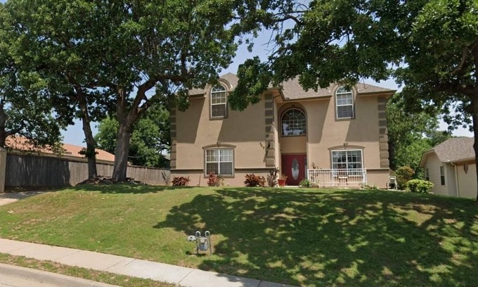 Downtown Tulsa Villa | Modern Villa,1 mile from Downtown Tulsa, Historic Neighborhoods and Expwy.
