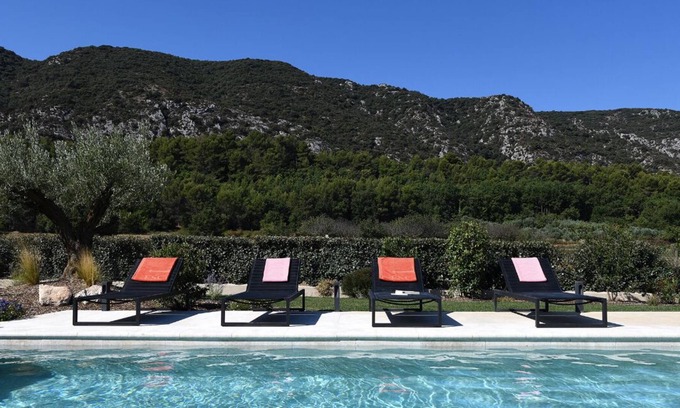 Maubec Villa | Modern Villa at the foot of the Luberon