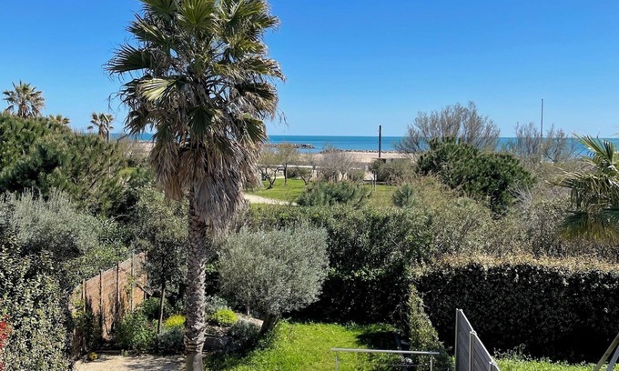 Sete House | Modern villa facing the sea, swimming pool and beach access