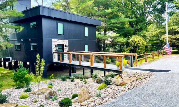 Keene Villa | Modern Villa nestled along the Tuscarawas River
