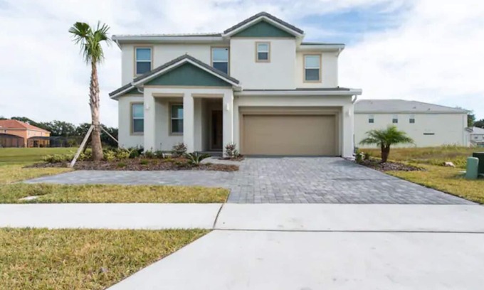 Veranda Palms House | Modern Villa -Pond view-Private pool-10BR/8BA