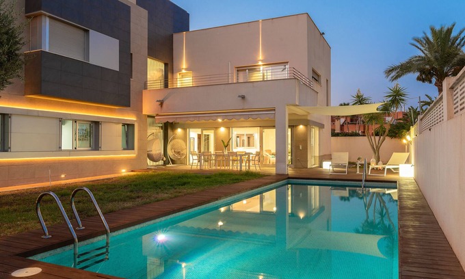 Aguadulce Ski Chalet | Modern villa with private pool 5 min from the beach