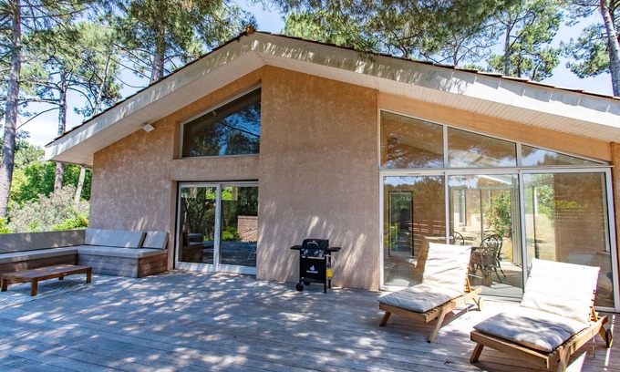 Le Canon Villa | Modern villa with large terrace under the pines
