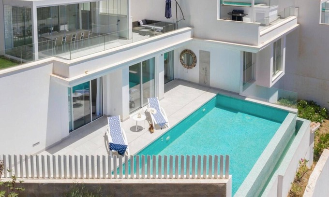 Almunecar Villa | Modern villa with stunning views and private pool in Almuñecar