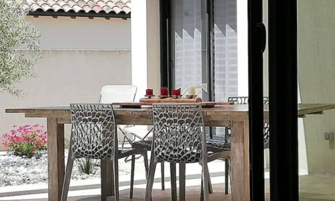 Lirac Villa | Modern villa with pool in Provence Occitane - Near Avignon