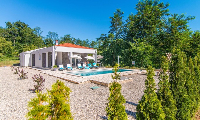 Santalezi Villa | Modern villa with swimming pool and fenced garden
