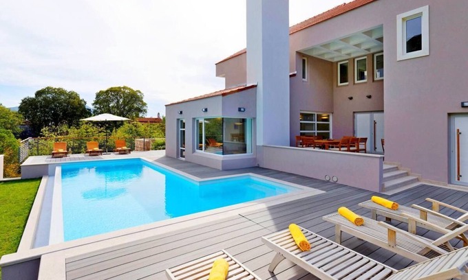 Tucepi Villa | Modern villa with swimming pool in Zupa