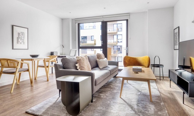 William Morris Apartment | Modern Walthamstow 1BR w/ Gym, nr Tube, by Blueground