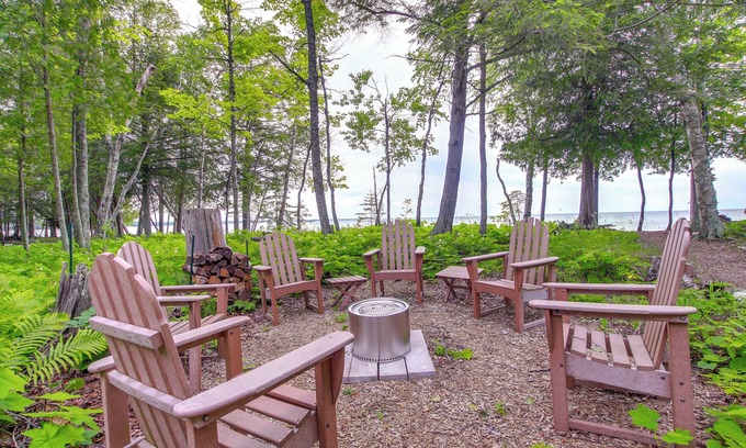 Sturgeon Bay House | Modern Waterfront Home - 1 Mi to Cave Point Park!