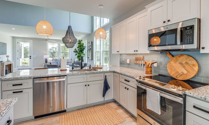 Myrtle Grove House | Modern Wilmington Home < 10 Mi to Downtown!