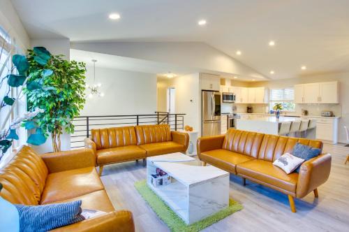 West Ridge House | Modern Woodinville Home with Hot Tub and Sauna!