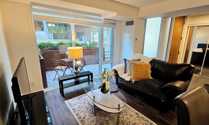 Lawrence Heights Apartment | Modern Yorkdale Condo 2BR/Den -Yorkdale Mall Vibrant Toronto