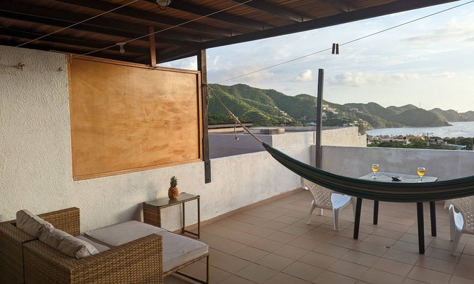 Taganga House | Moderna casa amoblada con vista al mar