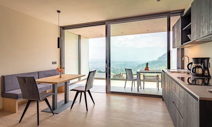 Lagundo Apartment | moderne Ferienwohnungen in Algund, Panoramablick und Pool am Algunder Waalweg