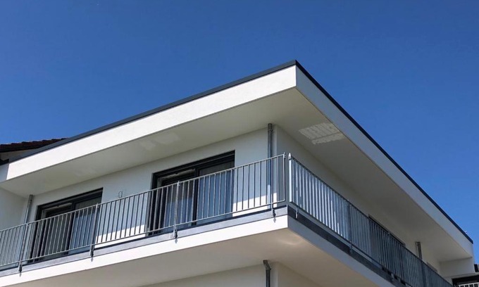 Raderach Apartment | Moderne Wohnung mit Bergsicht